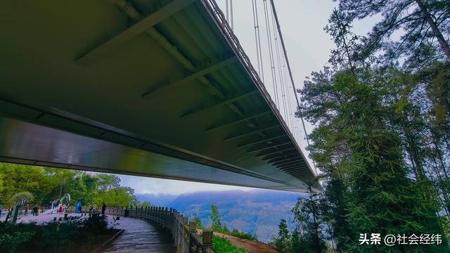 云端悬索跨峡谷！腾冲龙江特大桥，亚洲海拔第一的天路奇观