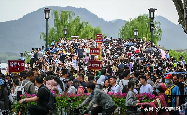 2025国庆出行报告：最堵高速、最挤景区TOP5出炉！你中招了吗？