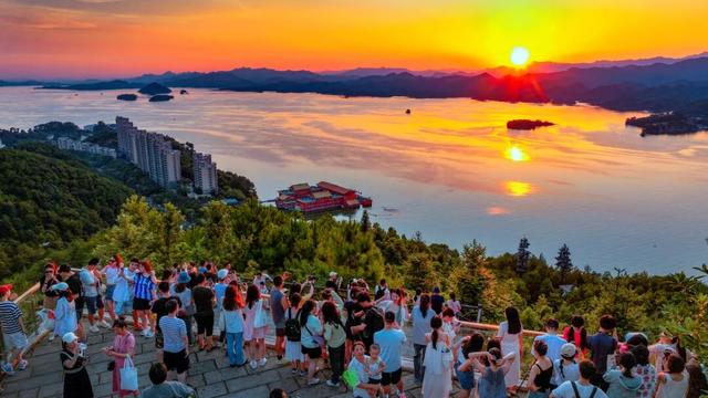 为什么年轻人迷上了爬山？