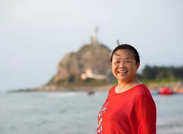 相由心生！61岁苏敏自驾游5年后简直不敢认，网友：这16万花得值