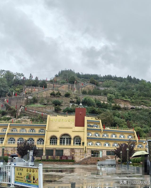 延安宝塔区有宝塔和众多革命纪念地，部分路段停车不便，吃了饸饹
