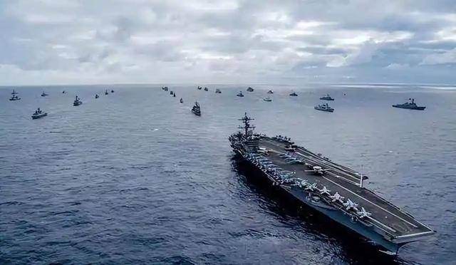 终于不装了,特朗普准备发动战争,美军轰炸机出动,英法俄选边站