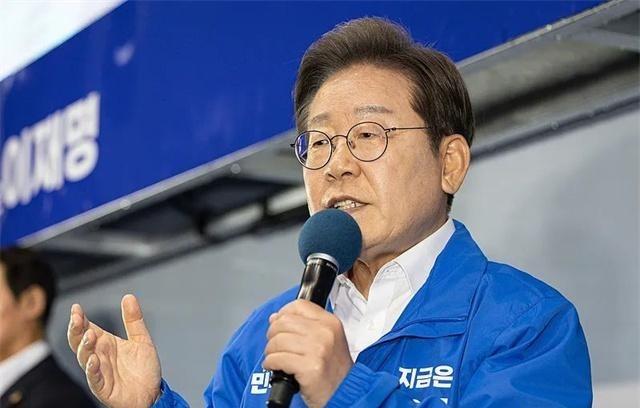 李在明拒绝出席中国阅兵，王毅挂断电话，送了韩国一句话