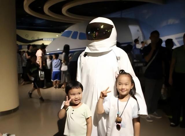 全国科普月 | 威海市科技馆“宇宙奇妙之夜探险”活动圆满落幕——三百组家庭共赴科学盛宴