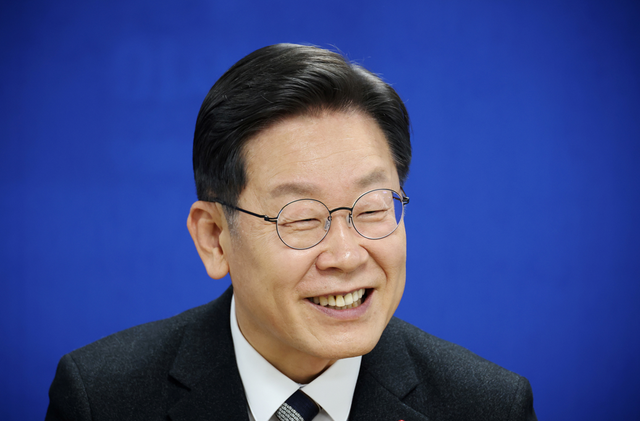 九三阅兵越来越近，李在明发现得罪不起中国，决定派人送上亲笔信
