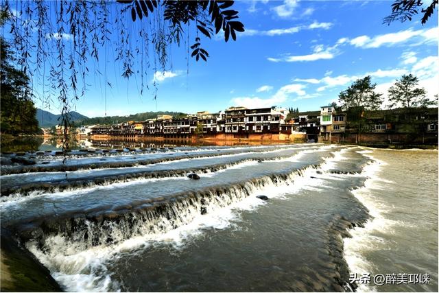 近悦远来·营城兴业丨夹关镇：“日茶夜酒”飘香，万亩茶园“长出”新业态