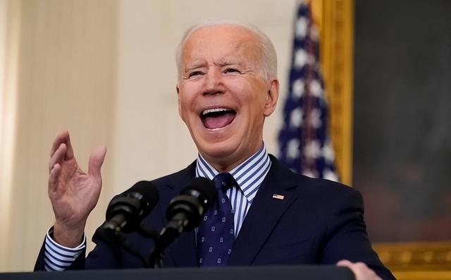 傻眼了！西方光刻机大规模停机，美方：这都怪中国