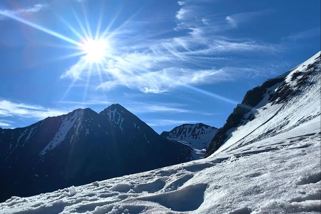 救援一次花10万，违规徒步透支资源，这个账该谁算？