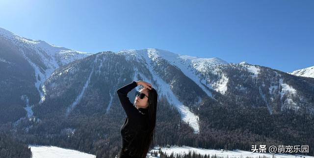 雪花亲吻月亮湾，陌生旅伴一笑，我的独自上路瞬间不孤单