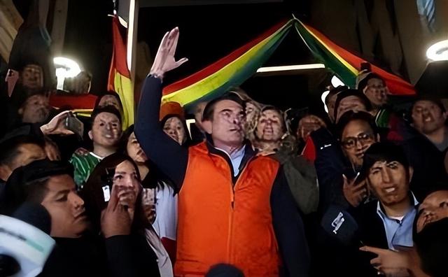 对华合约全部撕毁！中国又一伙伴背后捅刀子，骗走了20亿倒向美国