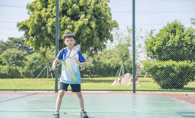 羽毛球高手速成指南：5个优雅称霸球场的秘密技巧