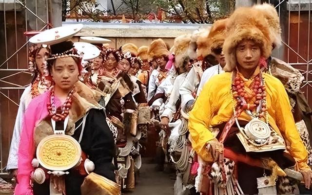 喜马拉雅山的神秘部落：全族3000多人，无婚姻制度，繁衍方式特殊