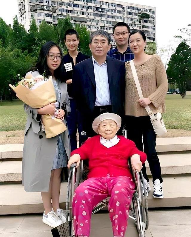 聂卫平离世1天后，才发现儿女名字取得暗藏深意	，字字都有来头