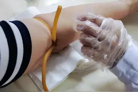 今天陪老婆去医院复查，老婆得了甲亢一年多了，一个月得复查一次图片