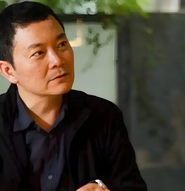 他与刘涛同床共枕4年，如今年过六旬依旧未娶，刘涛坦言很愧疚