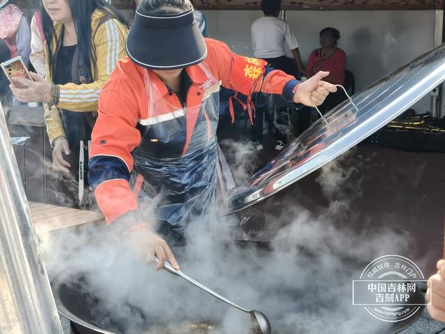 六鼎秋色醉游人 朱果飘香邀客来2025六鼎山朱果游园会启幕