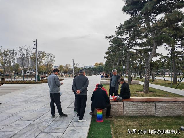 安：它是一个免费景点，现华丽转身，敞亮了，更亲民了，游人如织