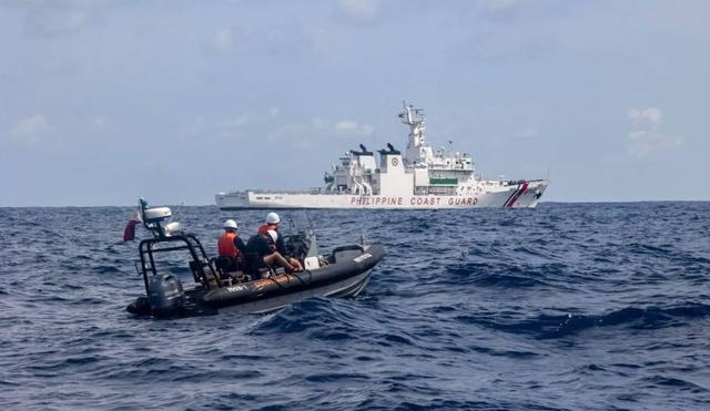 6国已派兵过南海，菲防长警告中国别出手，中方当场水炮回击