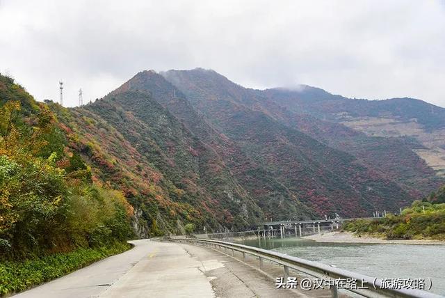 汉中出发沿嘉陵江跨省自驾,把秦巴深秋的美景装进车窗~图片
