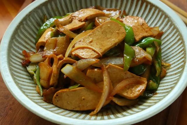 没想到，这三样食材组合炒一盘，才叫好吃下饭！关键既便宜又营养