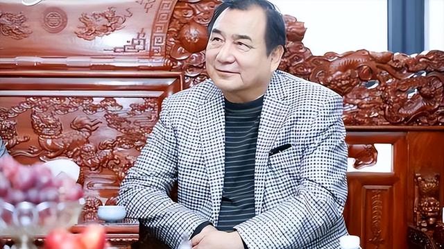 京A88888的车主是谁？多国首脑在他的车上签名，一辆车价值2个亿