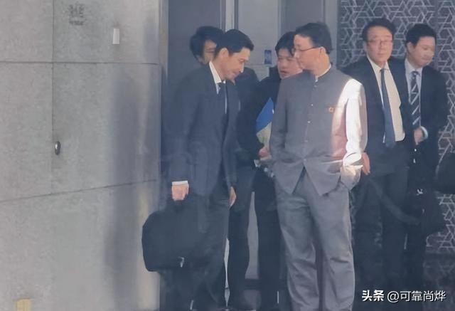 高市还没道歉，中日又出现新争端，日本通知中国，必须解释一件事