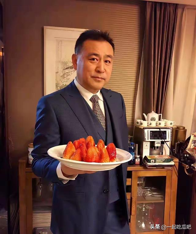 张宏民现状：退休定居北京，一生未婚未育，独自过着高质量生活