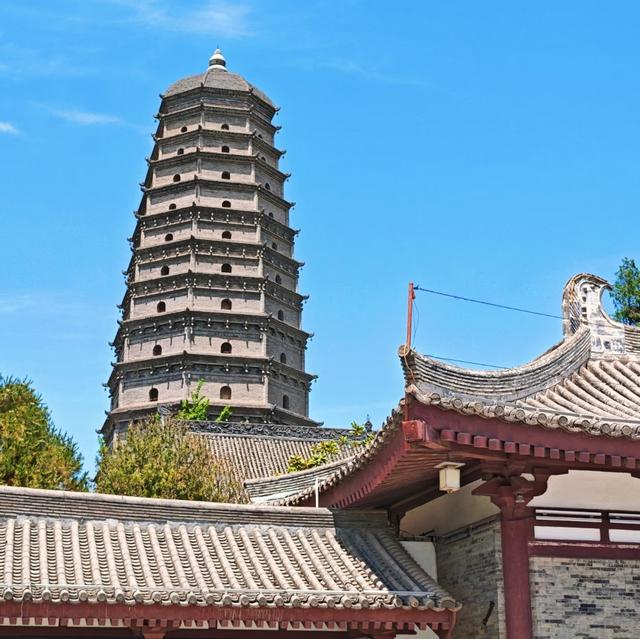 我是上海人，旅游景点法门寺，看地宫唐石门，用放大镜瞧舍利纹路