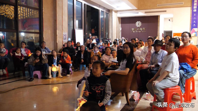 白天穿越三国，夜晚小区观影！南漳的国庆打开方式太独特了