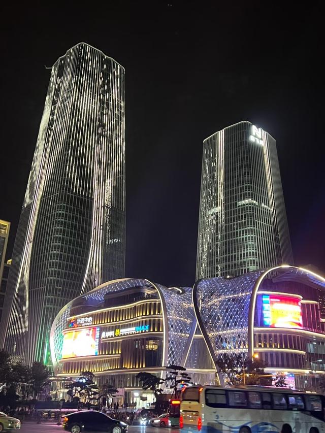 都说西安比郑州还要名气大，两地深度游后，才发现差距真的很大