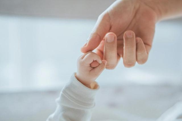 英国科学家用三人DNA（两男一女）孕育健康婴儿，避免遗传疾病