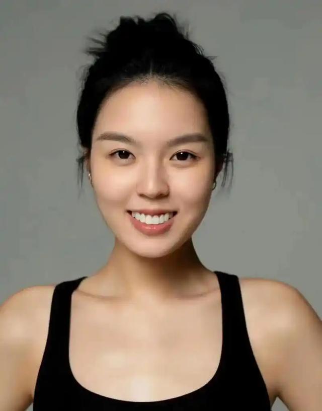 李咏也没想到,自己离世8年后,23岁的女儿就走上一条“不归路!”