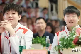 莎莎一个眼神王楚钦秒懂！与莎莎一起参加活动大头终于笑了！图片