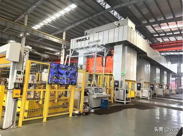 湖南智造杀疯了！无人矿山卡车自己干活，6分钟造台挖掘机