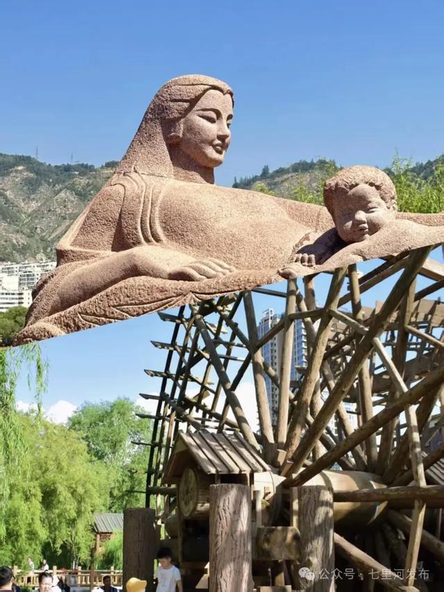 双节漫游母亲河:黄河母亲雕像与水车园秋日行记