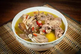 别不懂吃！炖老鸭搭配这些食材最佳，比补药还补，对身体就是好图片