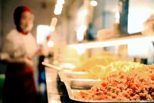 北京下了死命令，2027年底前	，所有中小学必须告别“校外配餐	”