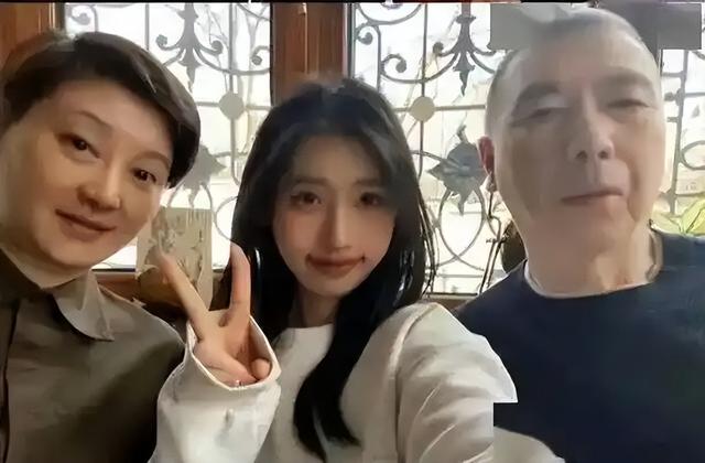 徐帆回应离婚五个月后，冯小刚再惹争议，养女徐朵竟成了导火索