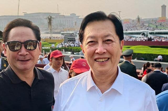 没料到！73岁唐国强，因“93阅兵”后的一个举动，“口碑暴涨”！
