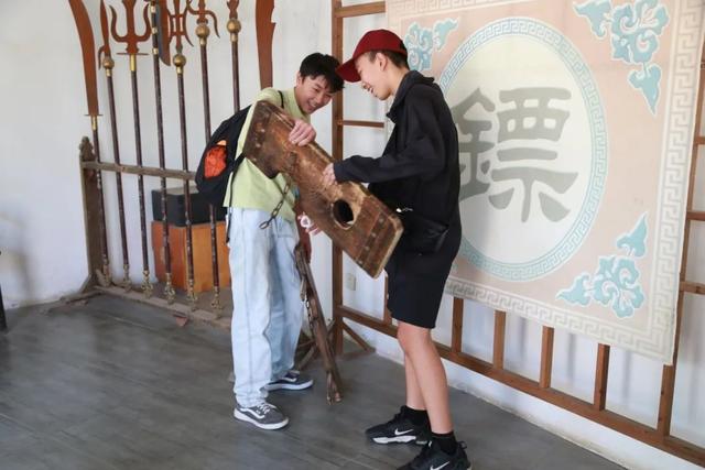 故乡之旅 61名华裔青少年石拐寻根