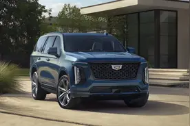 车长近5.8米！升级55寸贯穿带鱼屏，配6.2升V8，2025款凯雷德亮相图片