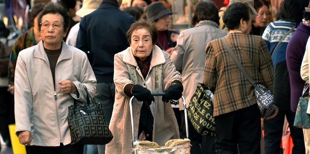 中美日上半年GDP公布，美国14.9万亿，日本2.1万亿，我国呢？