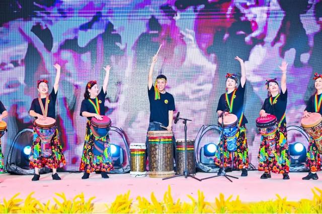 还能约！彩灯市集、戏曲展演、街头艺术，园博苑天天有惊喜→