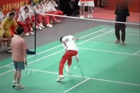 李盛豪的羽毛球“搞笑大作战”图片