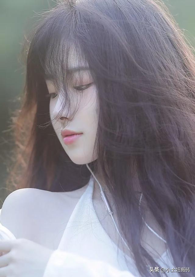 甘肃兰州一校花，楚楚动人，我见犹怜，这气质堪称校园白月光