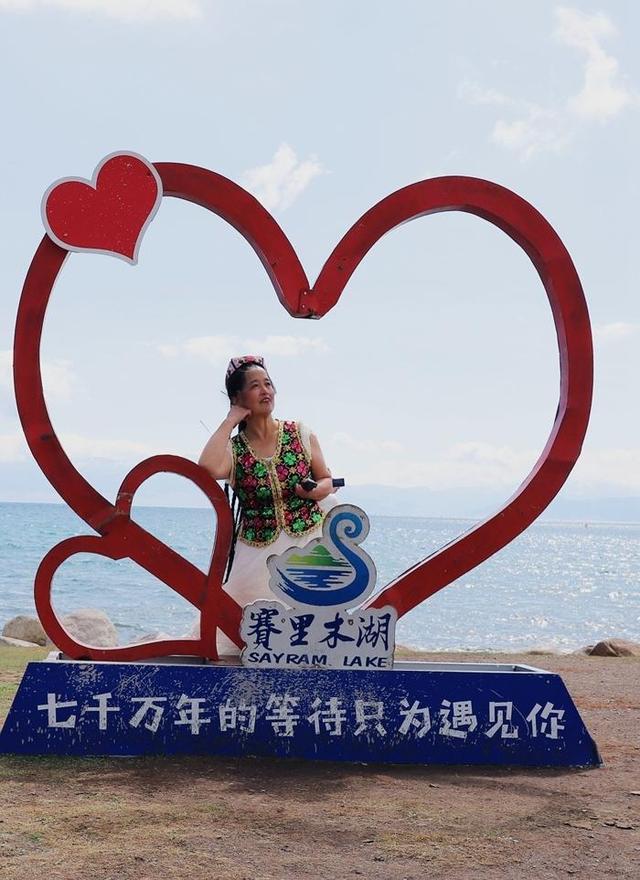 游新疆净海赛里木湖