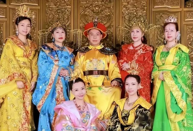 “当代韦小宝”胡汉䶮：30位情妇、60辆豪车，有钱人的生活真奢淫