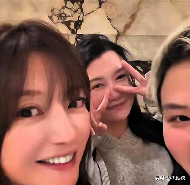 被封4年，赵薇做梦也没想到	，如今56岁哥哥竟成了自己的“撑腰	”