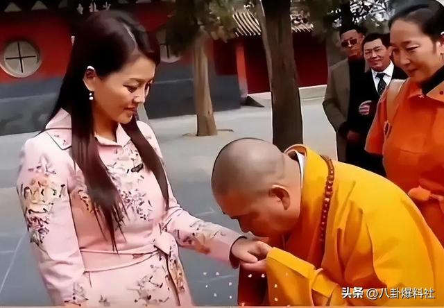 李湘不再隐忍！发文辟谣与释永信的真实关系，亲吻照真相终于大白