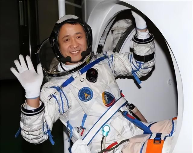 已经退休的“飞天将军”聂海胜，如今又过着什么生活？